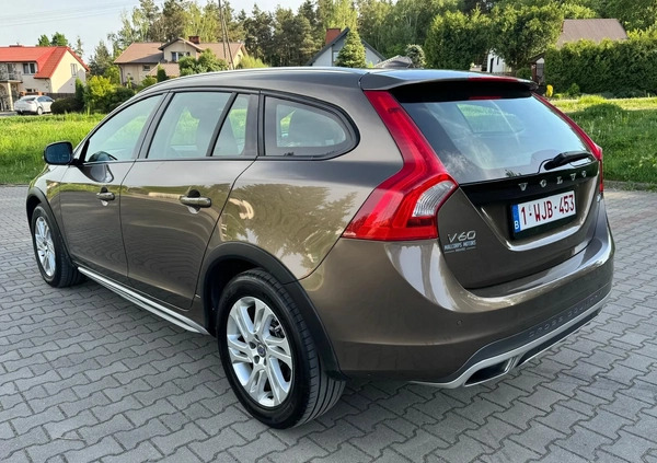 Volvo V60 Cross Country cena 55900 przebieg: 225000, rok produkcji 2015 z Puławy małe 742